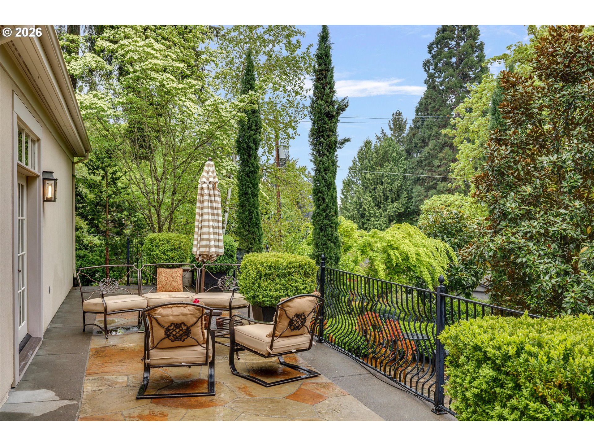 1011 Troon Road Lake Oswego, OR 97034 - Photo 4 of 41