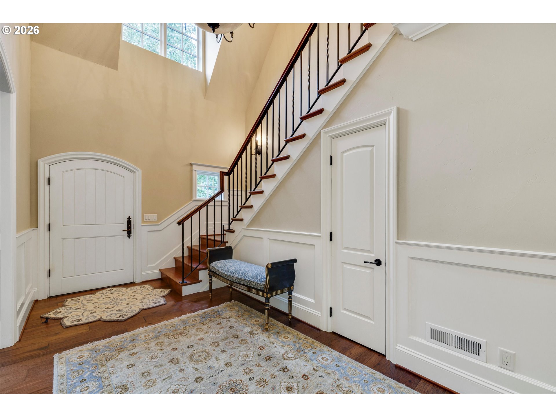 1011 Troon Road Lake Oswego, OR 97034 - Photo 5 of 41 Entrance/Foyer
