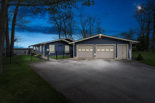 $700,000 | 89513 Shorelane Drive, Lawton, MI 49065