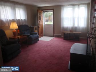 200 Golf Road Darby, PA 19023 - Photo 3 of 12 Living Room