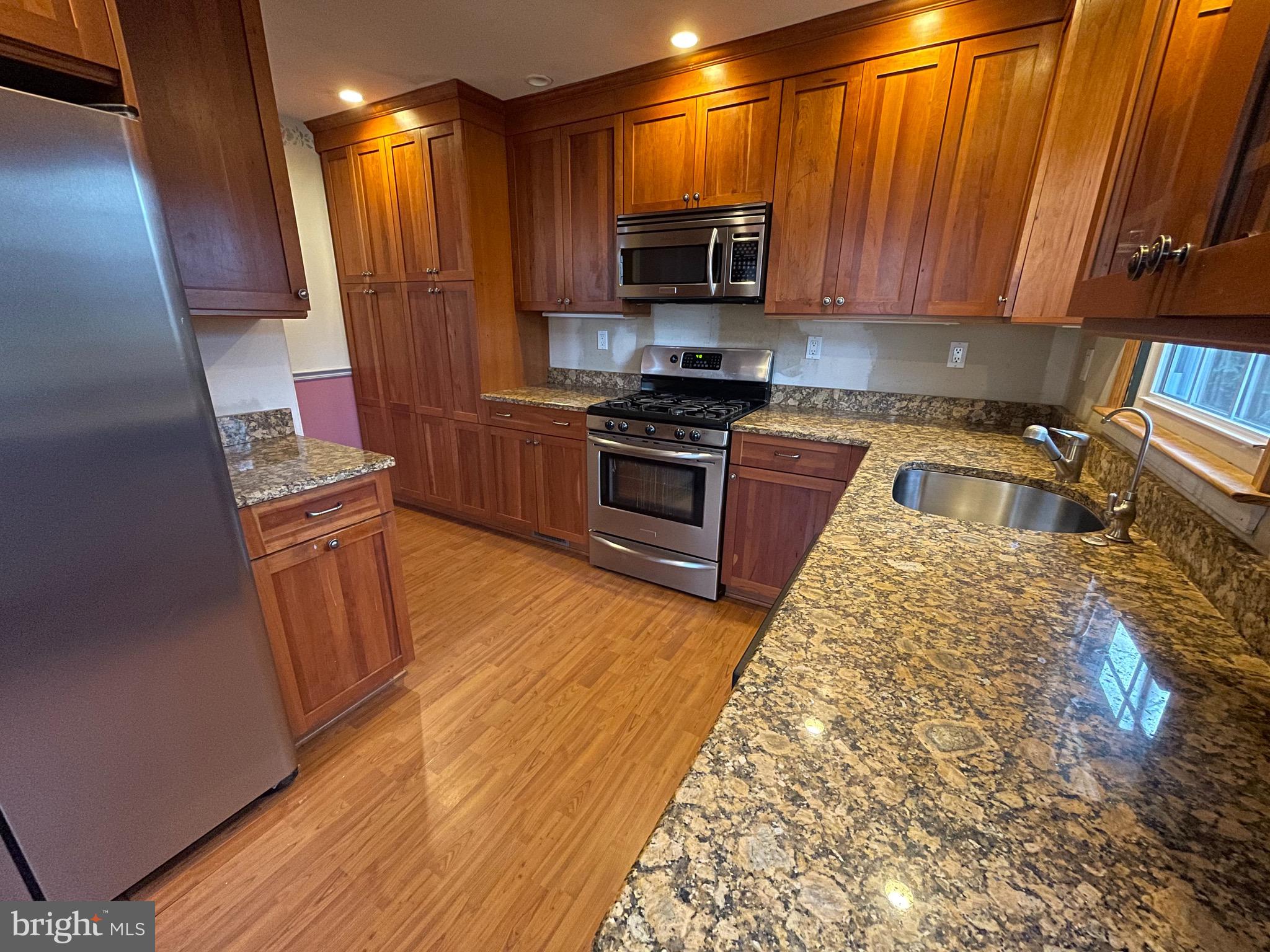 924 Gilbert Road Cheltenham, PA 19012 - Photo 1 of 38