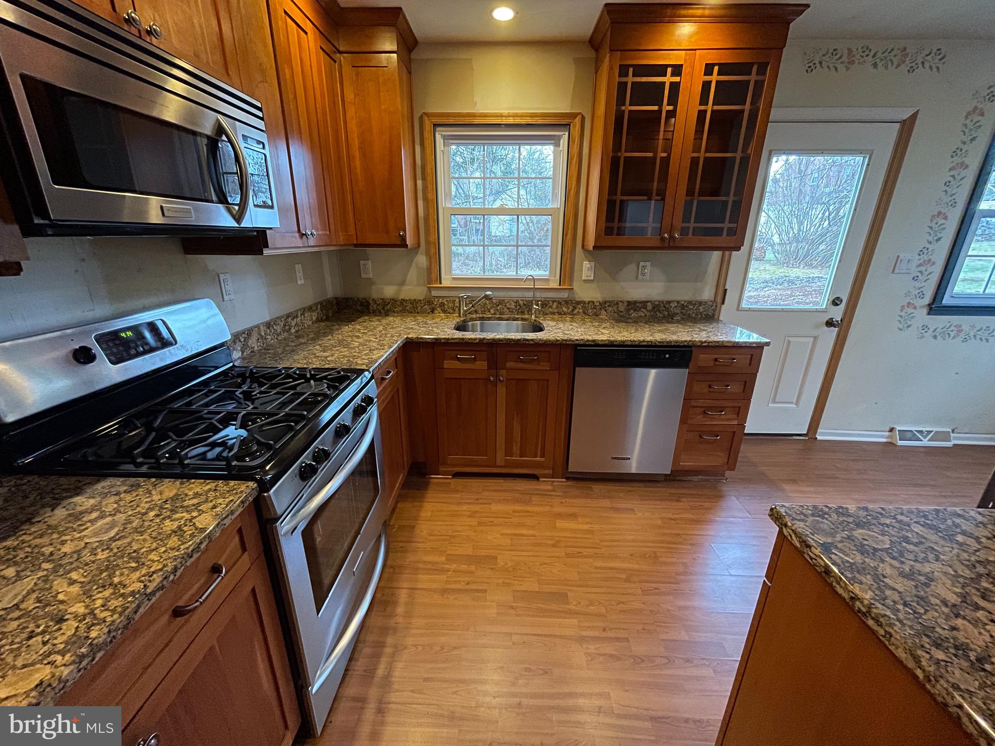 924 Gilbert Road Cheltenham, PA 19012 - Photo 2 of 38