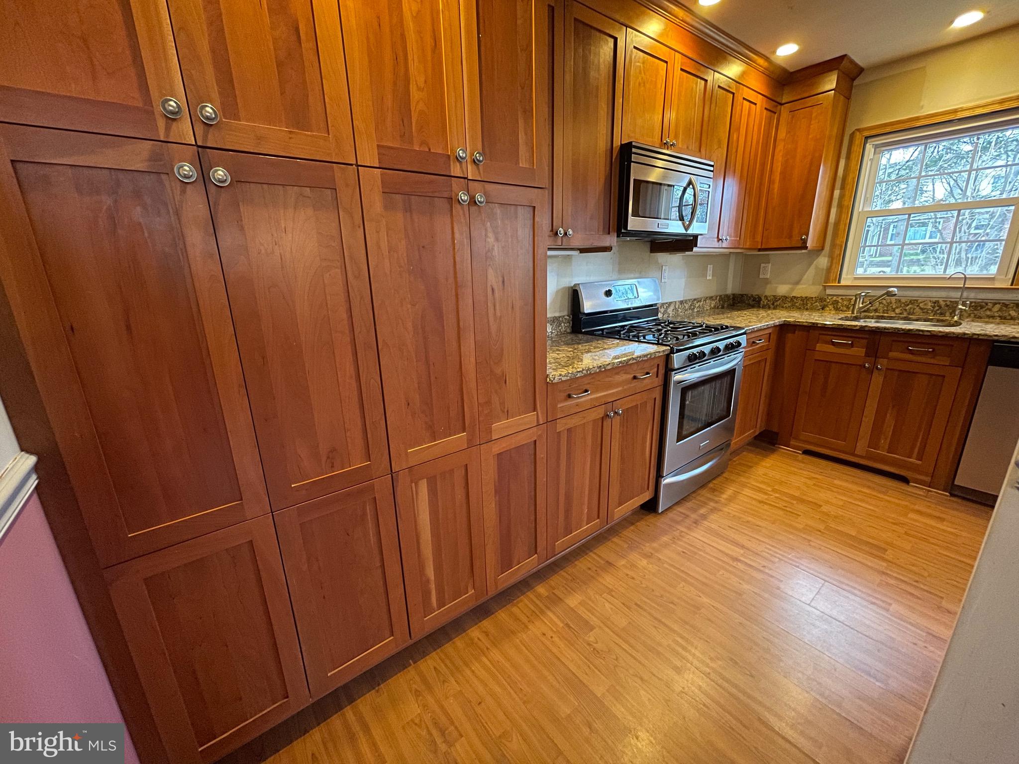 924 Gilbert Road Cheltenham, PA 19012 - Photo 13 of 38