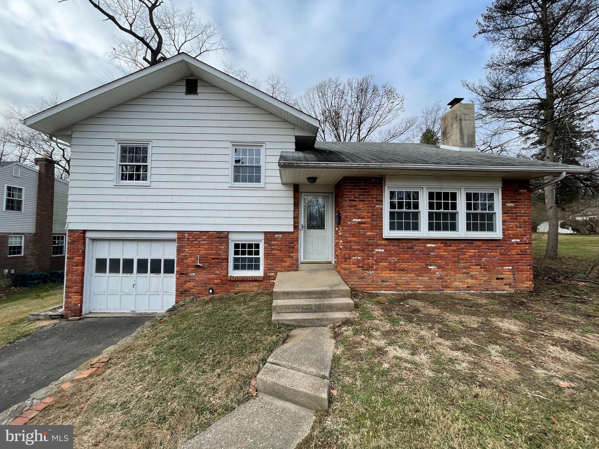 924 Gilbert Road Cheltenham, PA 19012 - Photo 3 of 38