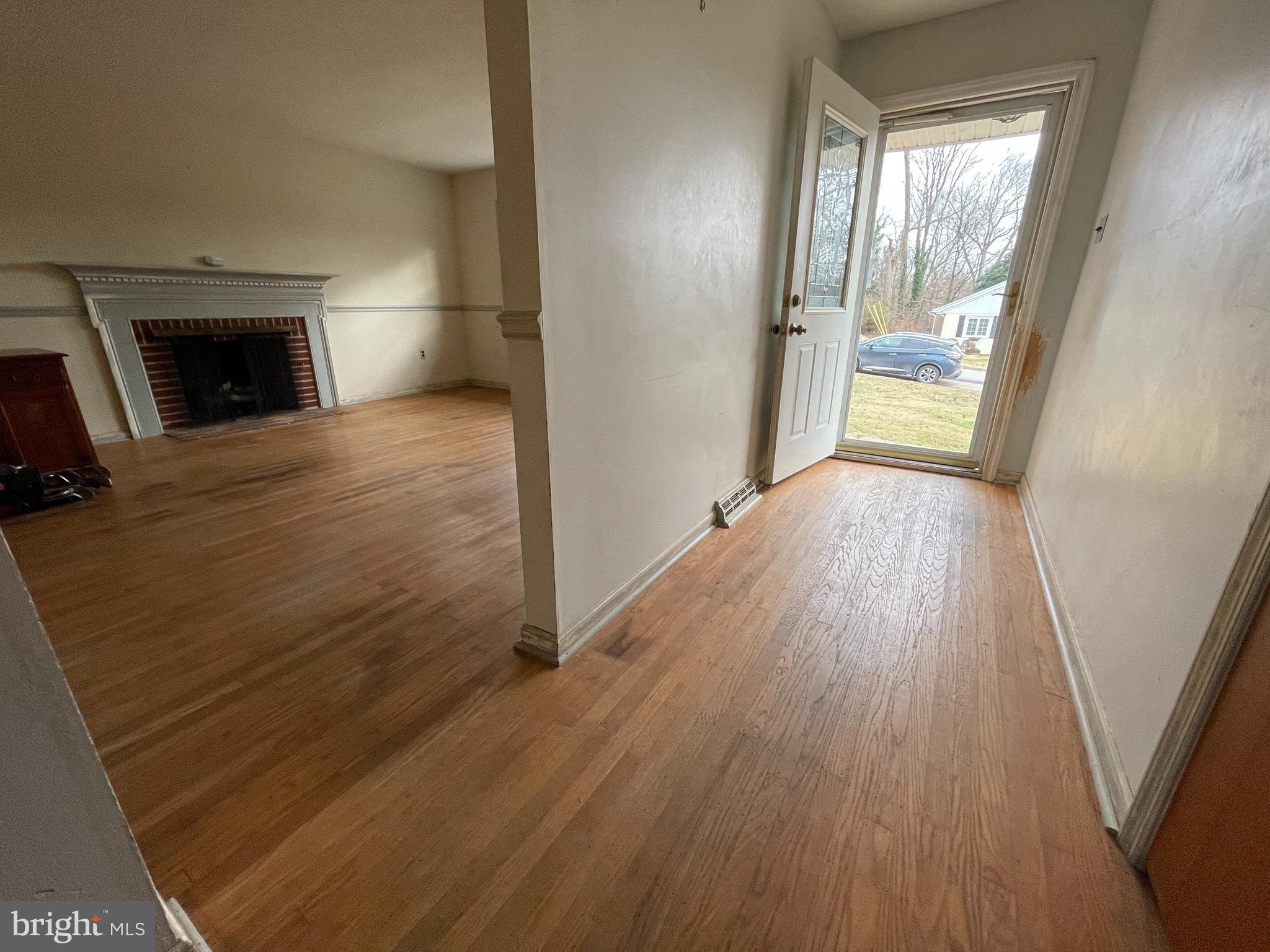 924 Gilbert Road Cheltenham, PA 19012 - Photo 4 of 38