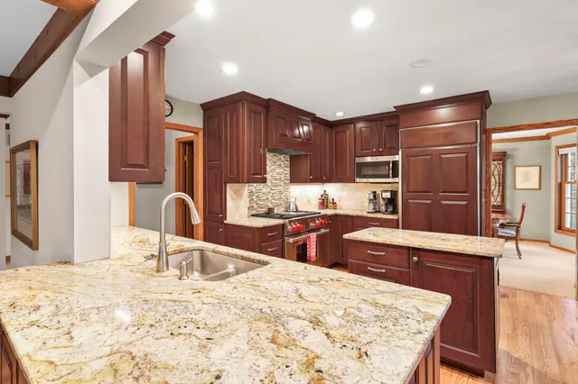 $769,900 | 6 Pintail Circle, Madison, WI 53717