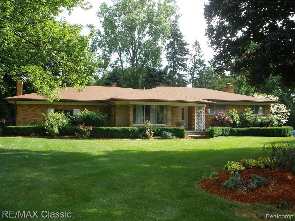 849 Briar Court Rochester Hills, MI 48309 - Photo 1 of 27