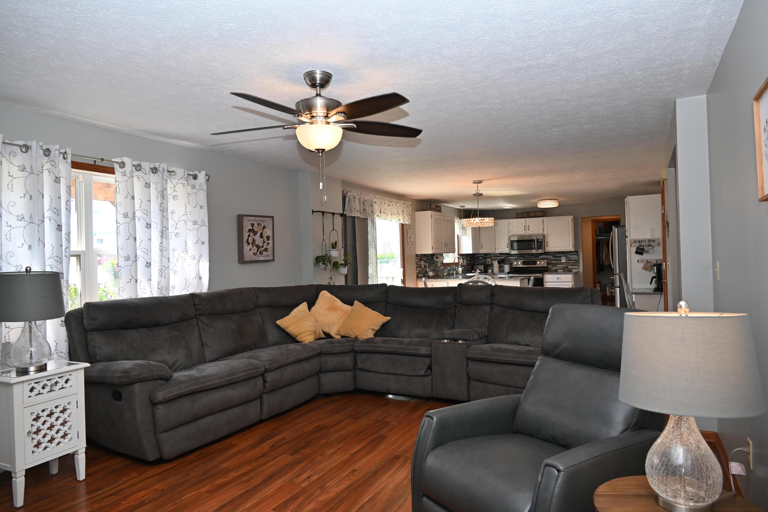 3305 Gooding Road Marion, OH 43302 - Photo 2 of 85 Family room off kitchen