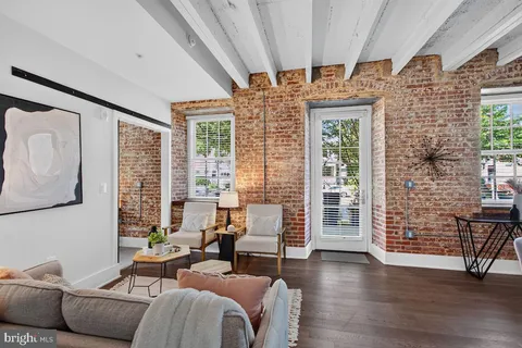 $800,000 | 515 North Washington Street, Unit 105, Alexandria, VA 22314