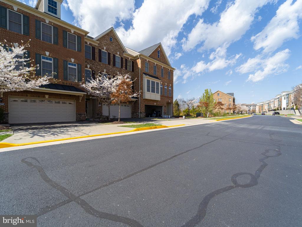 22595 Windsor Locks Square Ashburn, VA 20148 - Photo 5 of 56