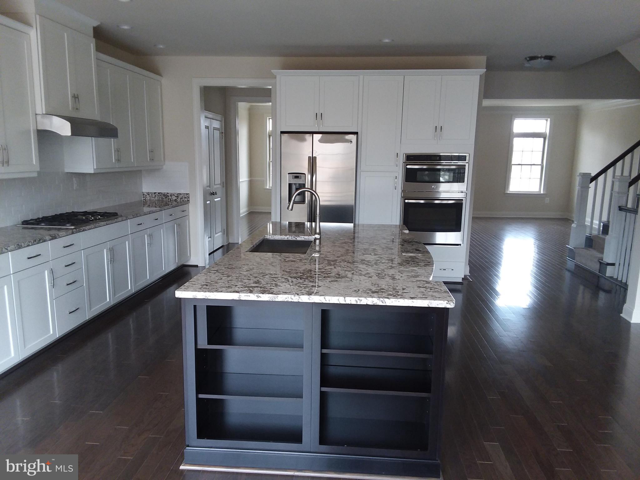 22595 Windsor Locks Square Ashburn, VA 20148 - Photo 8 of 56 Kitchen