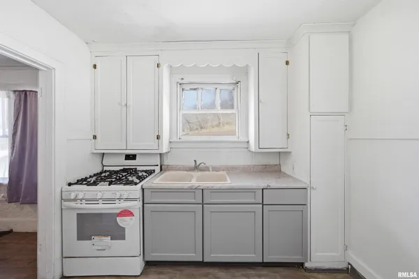 $42,500 | 1419 West John H Gwynn Jr Avenue, Peoria, IL 61605