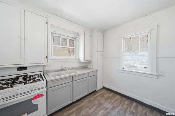 $42,500 | 1419 West John H Gwynn Jr Avenue, Peoria, IL 61605