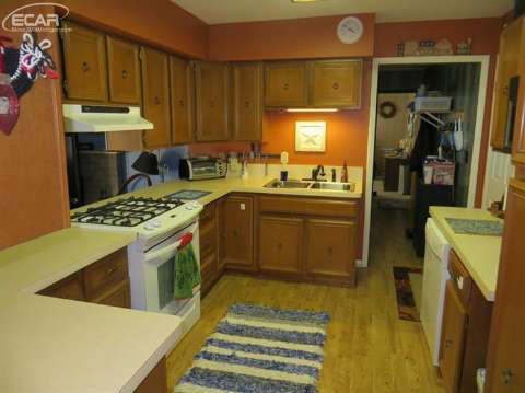 10127 North Center Road Clio, MI 48420 - Photo 7 of 21 20432918-6.JPG