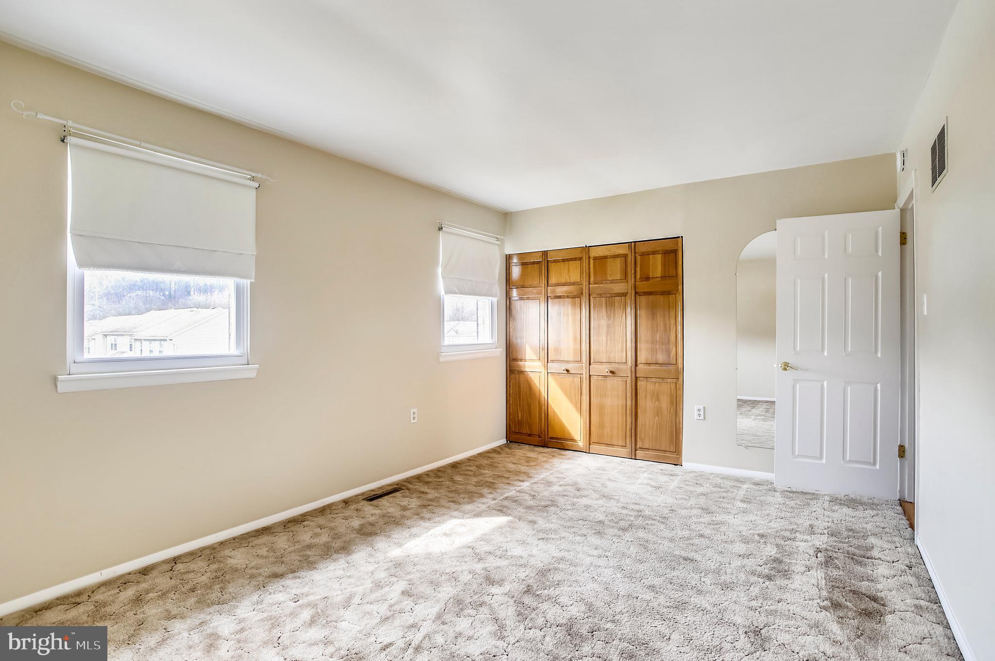 5633 Selford Road Baltimore, MD 21227 - Photo 13 of 44