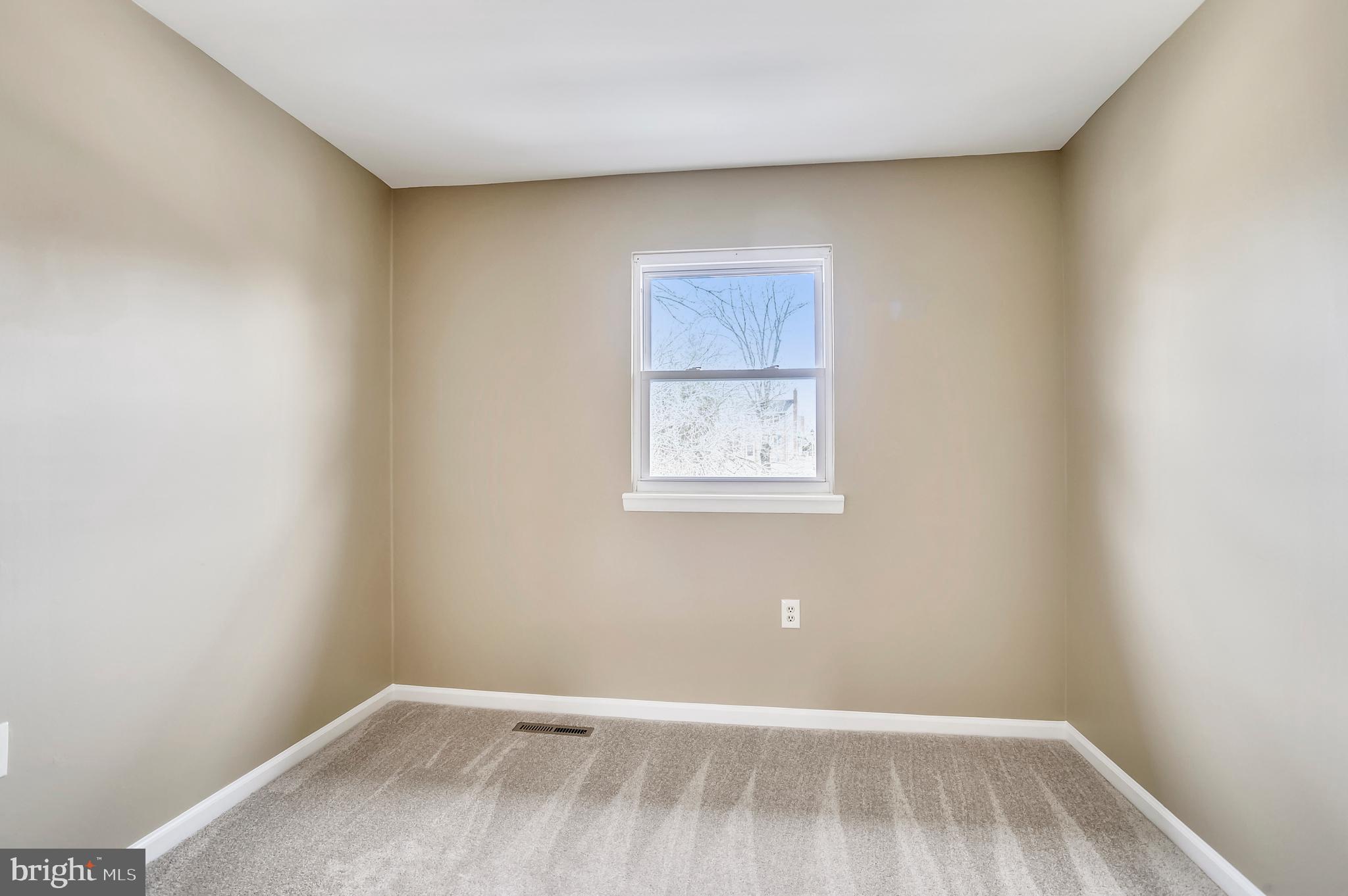 5633 Selford Road Baltimore, MD 21227 - Photo 15 of 44