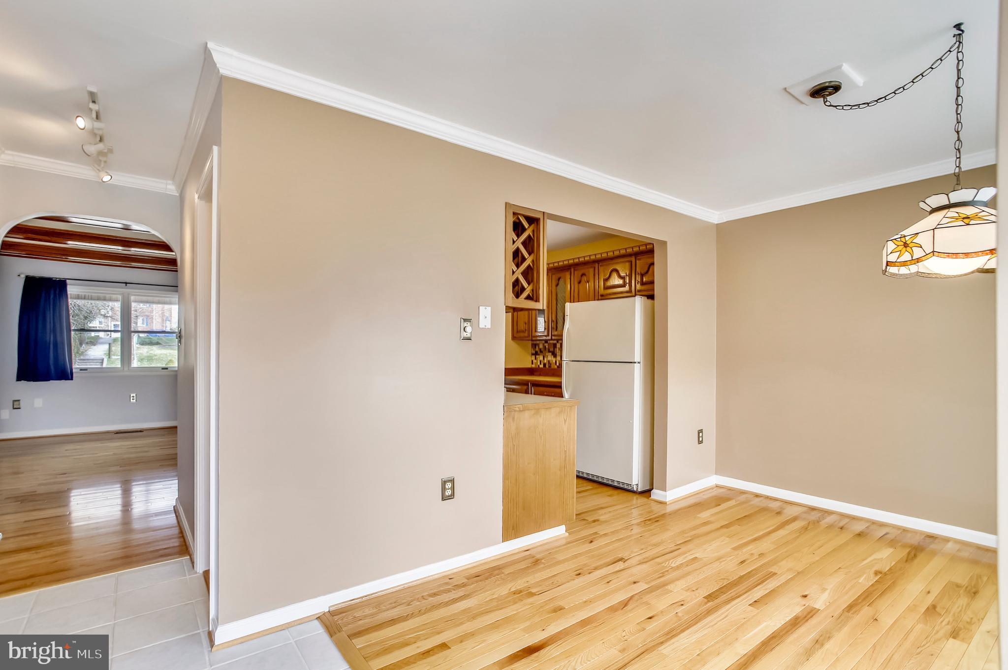 5633 Selford Road Baltimore, MD 21227 - Photo 4 of 44