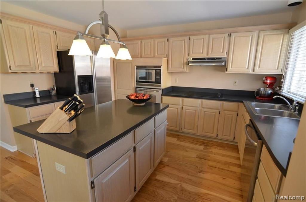 6389 Cherry Tree Court Rochester Hills, MI 48306 - Photo 12 of 30