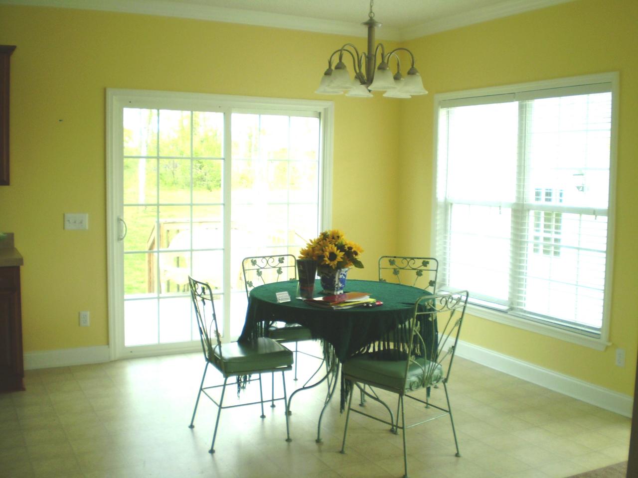 1075 Cinnamon Ridge Road Moneta, VA 24121 - Photo 6 of 10 eatting area