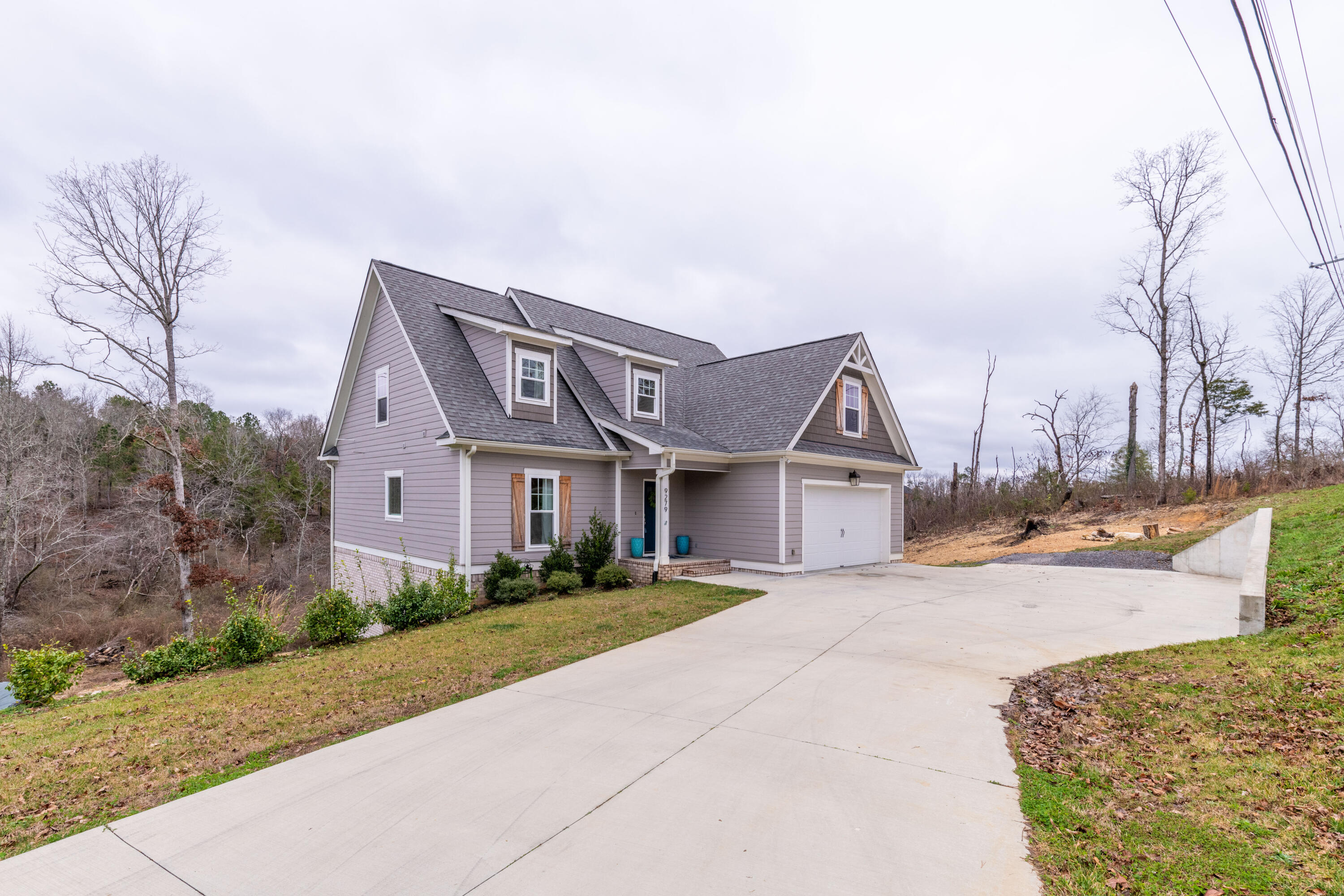 9279 Bill Reed Road Ooltewah, TN 37363 - Photo 26 of 29 Driveway View