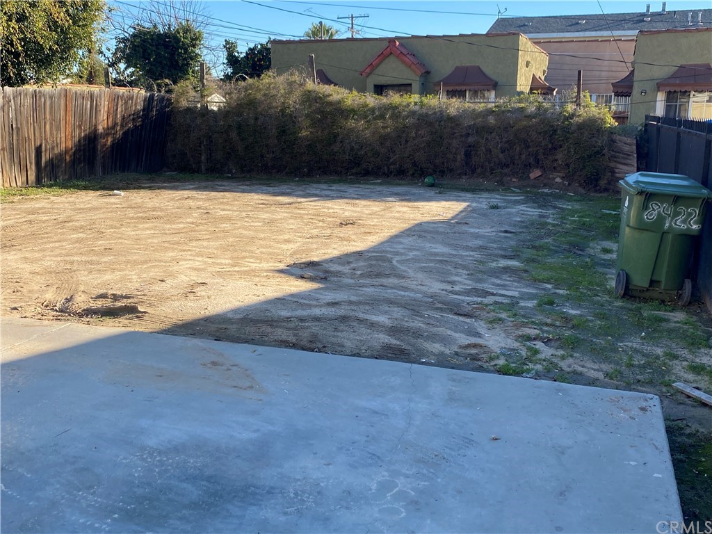 8420 South Broadway Los Angeles, CA 90003 - Photo 8 of 19 a view of a backyard