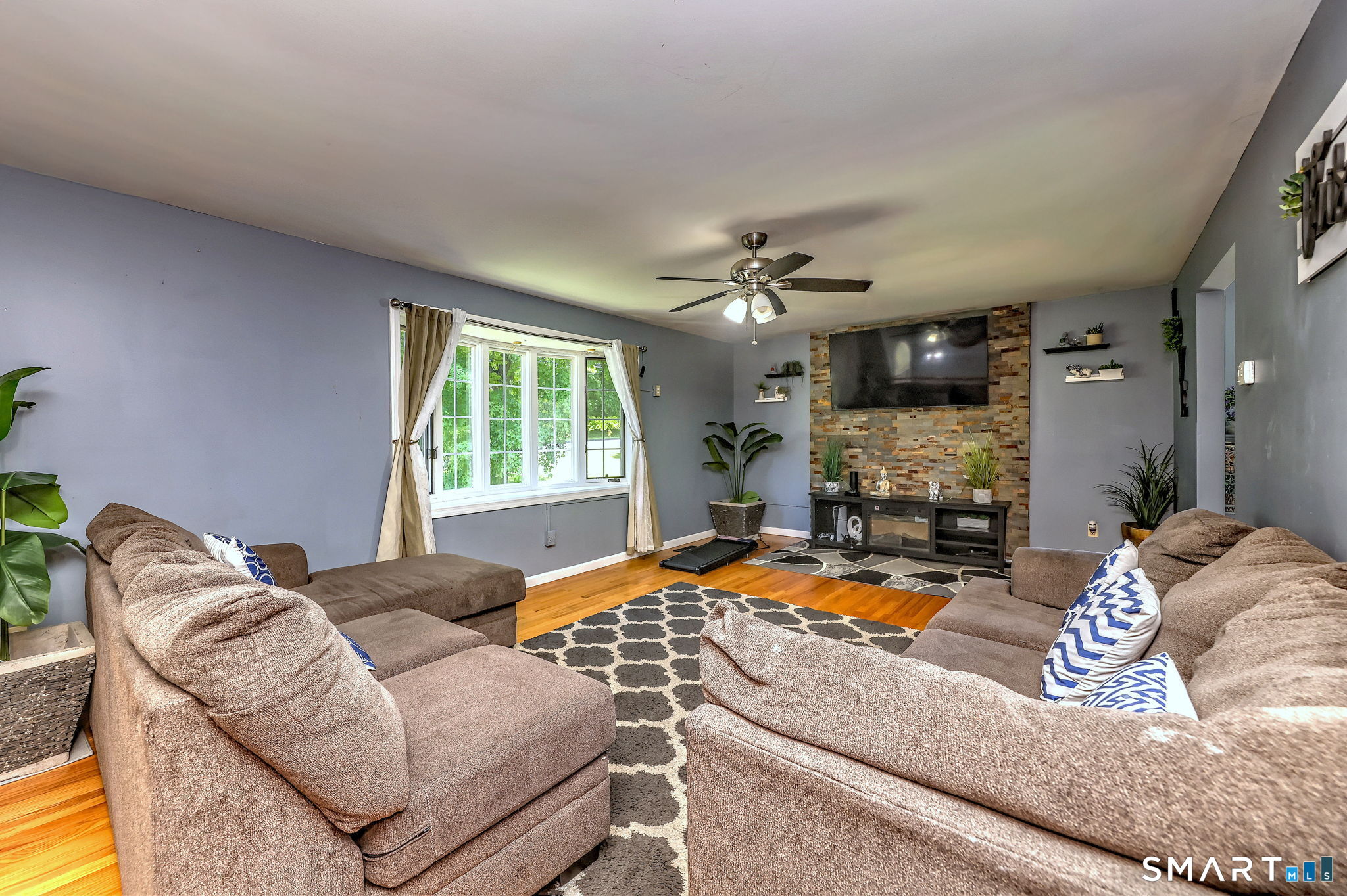 24 Warner Road North Haven, CT 06473 - Photo 5 of 39