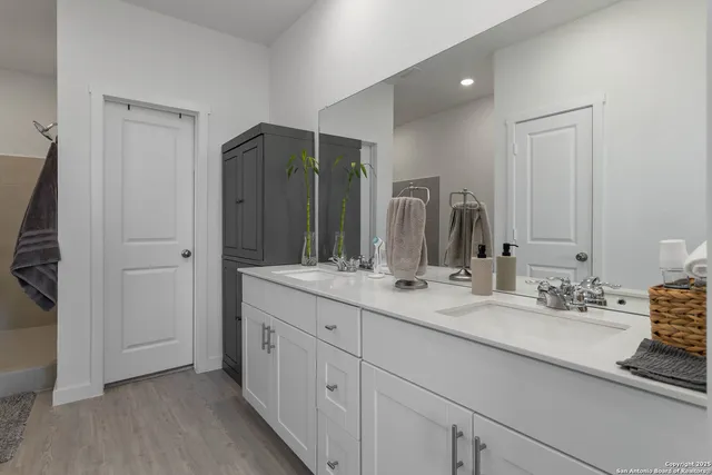 $2,000 | 5708 Basil Chase, St. Hedwig, TX 78152