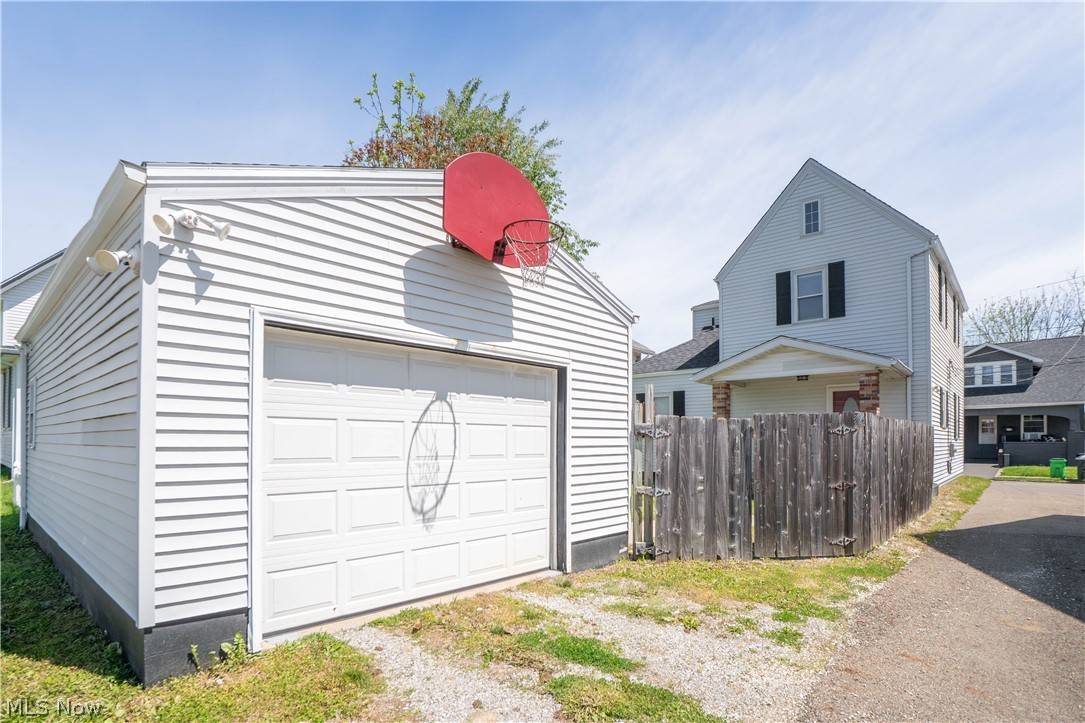 215 8th Street Southwest Massillon, OH 44647 - Photo 27 of 32