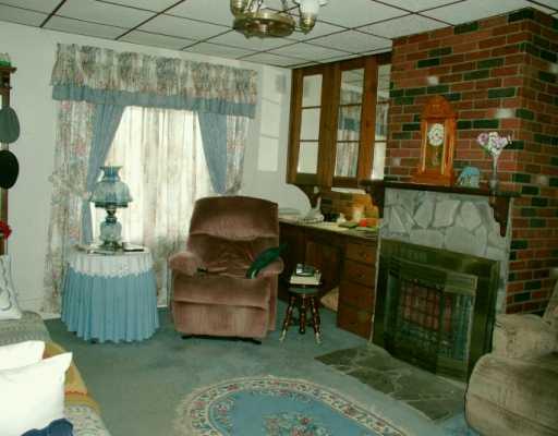 302 Service Creek Road Aliquippa, PA 15001 - Photo 2 of 8 Living Room.