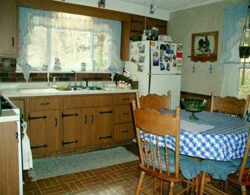 302 Service Creek Road Aliquippa, PA 15001 - Photo 3 of 8 Kitchen.
