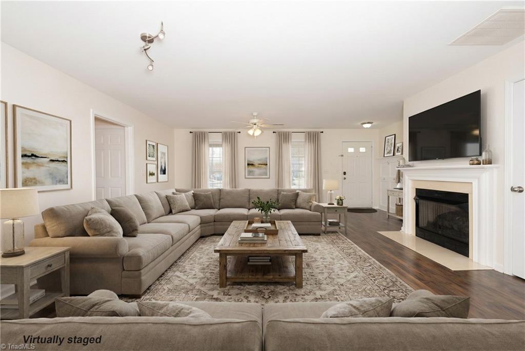 156 Pinewood Lane, Unit 101 Bermuda Run, NC 27006 - Photo 7 of 31 Living Room