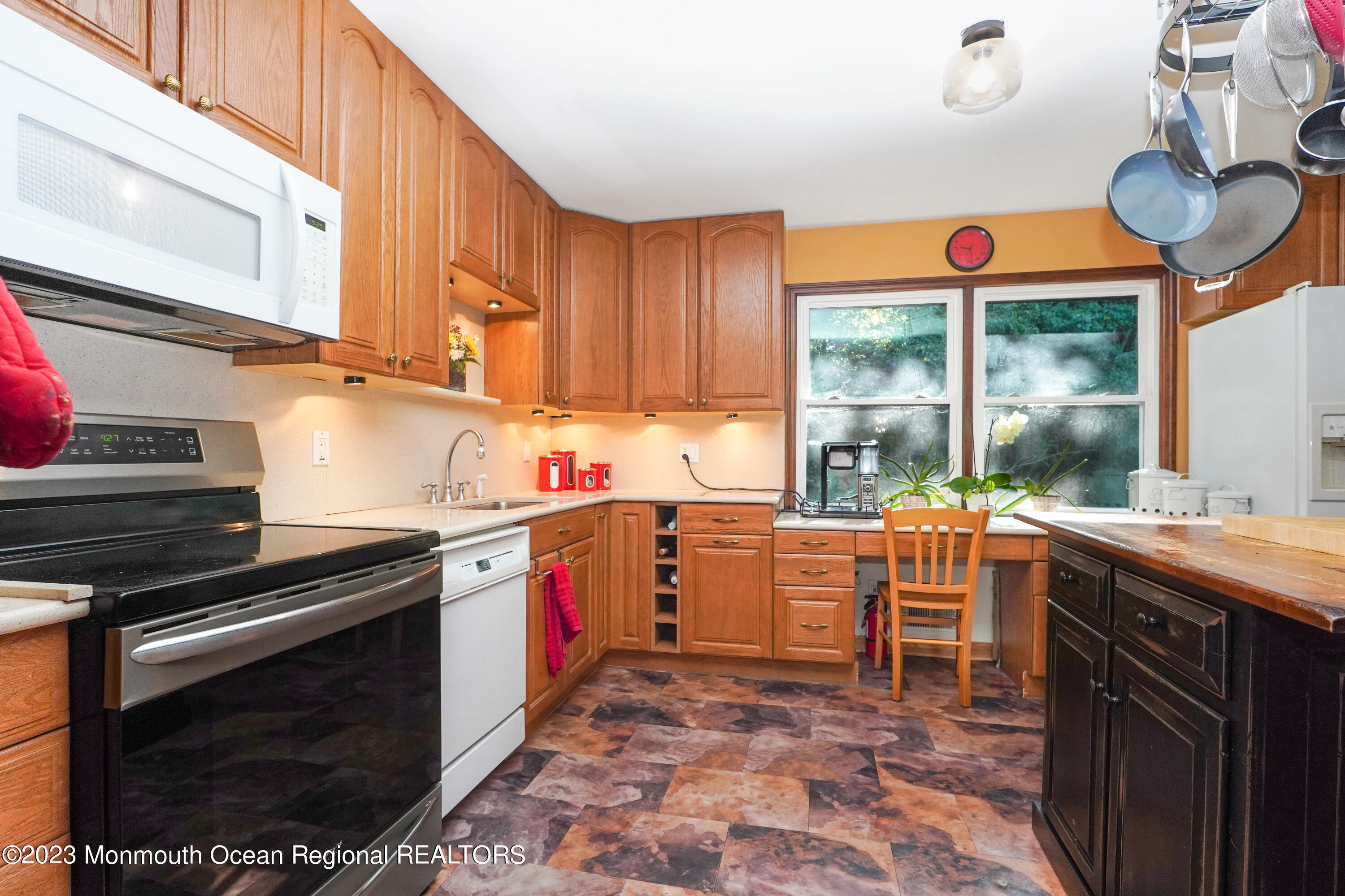 138 McCaffery Road Manalapan, NJ 07726 - Photo 12 of 44 Kitchen3