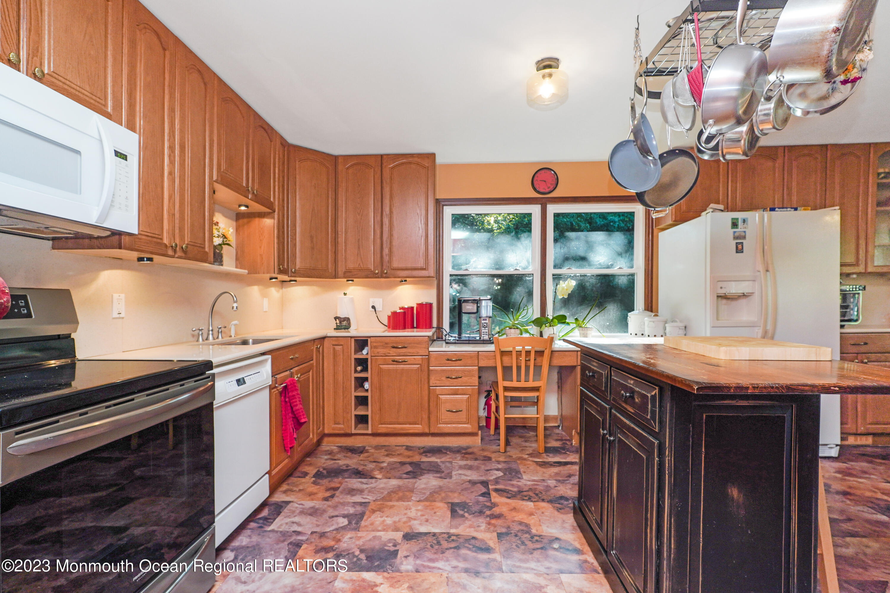 138 McCaffery Road Manalapan, NJ 07726 - Photo 13 of 44 Kitchen4