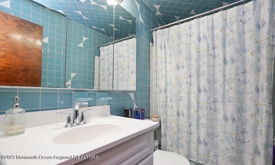 138 McCaffery Road Manalapan, NJ 07726 - Photo 24 of 44 bath1