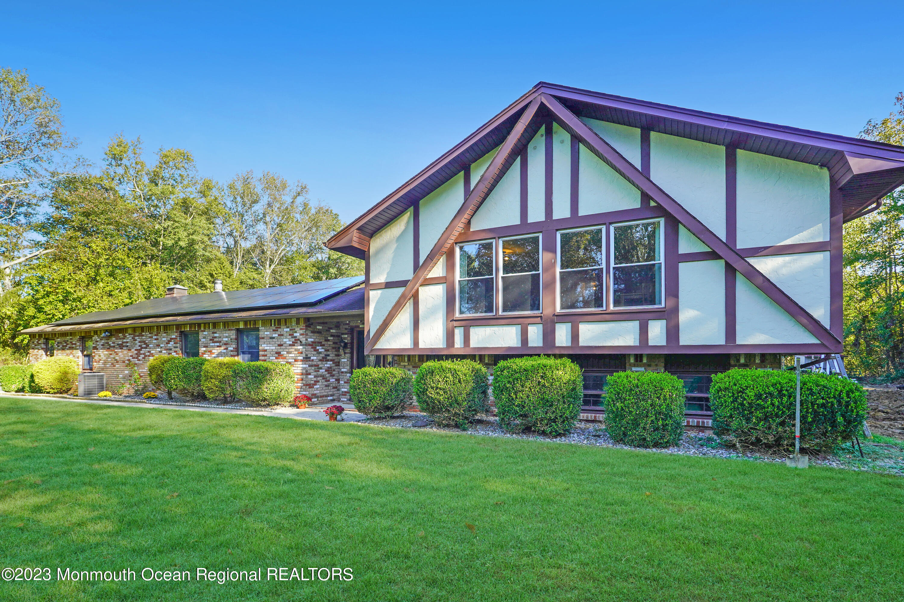 138 McCaffery Road Manalapan, NJ 07726 - Photo 4 of 44 front2