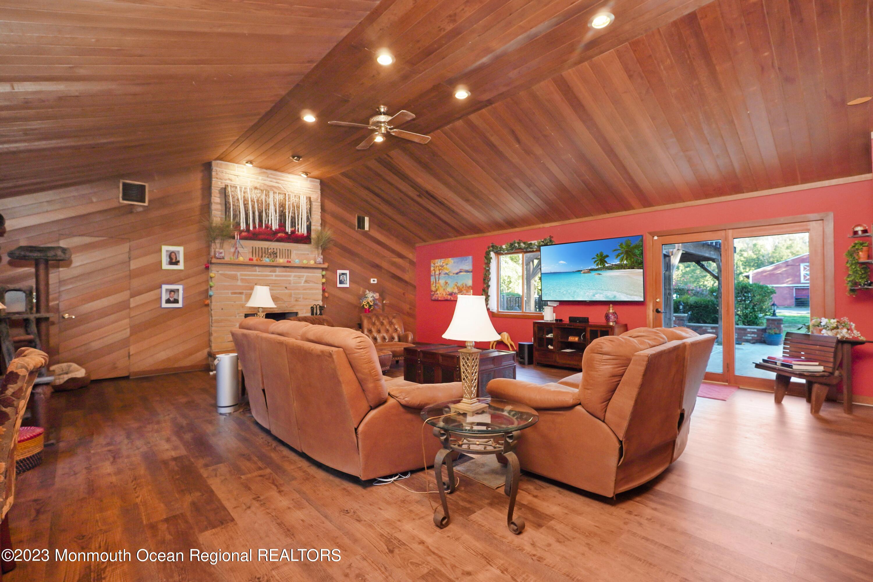 138 McCaffery Road Manalapan, NJ 07726 - Photo 5 of 44 Family/Great room