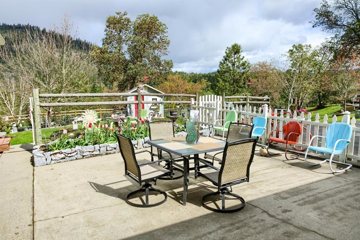 555 Keen Road Grants Pass, OR 97527 - Photo 2 of 35 One of the MANY Views from this Charming