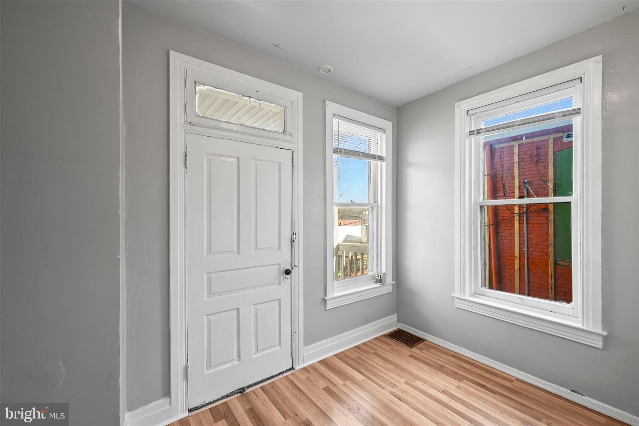 707 York Street York, PA 17403 - Photo 12 of 32 an empty room with windows