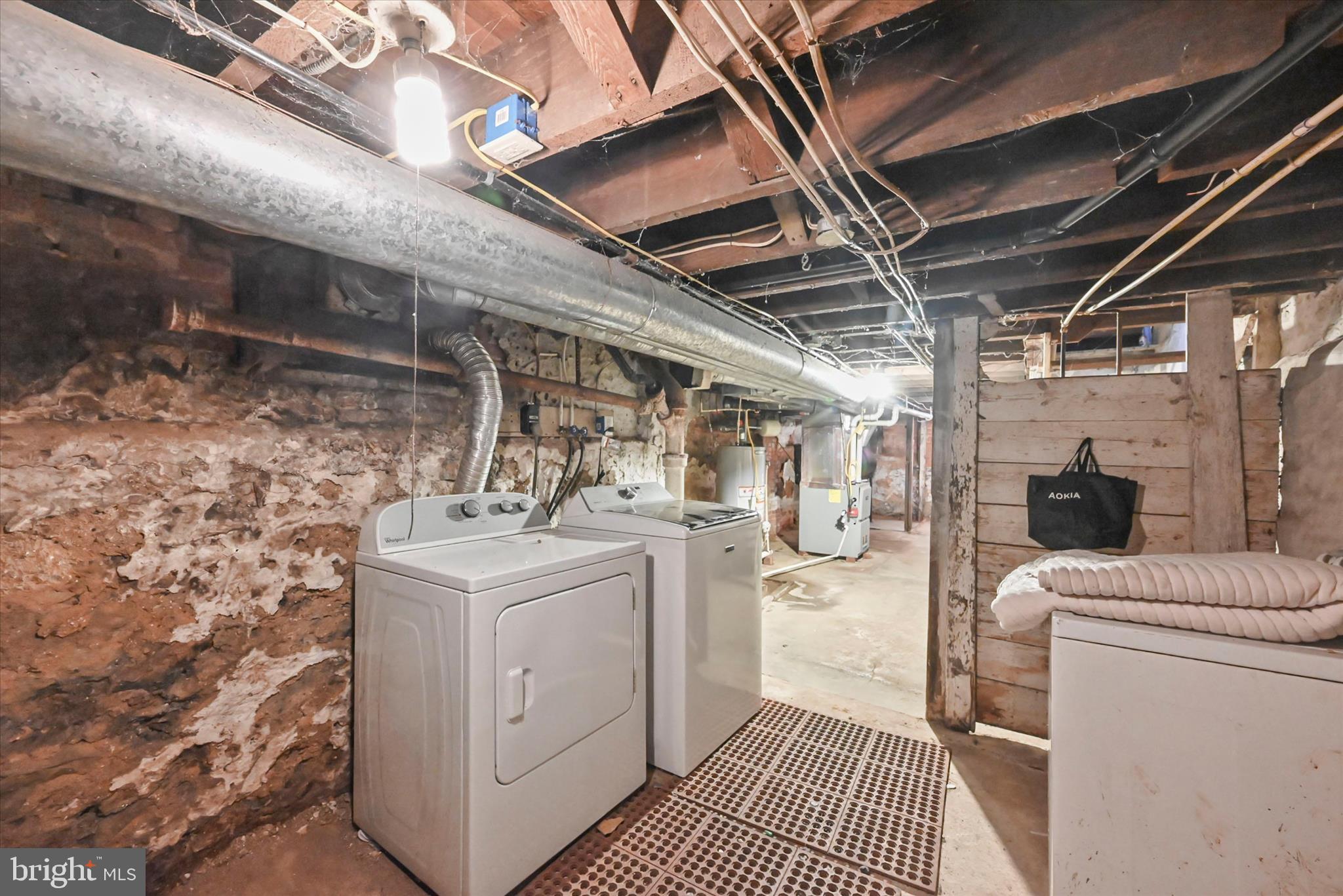 707 York Street York, PA 17403 - Photo 24 of 32 a utility room with dryer and washer