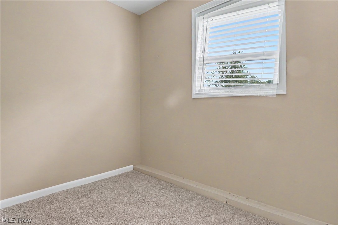 6341 Clingan Road Youngstown, OH 44514 - Photo 18 of 35