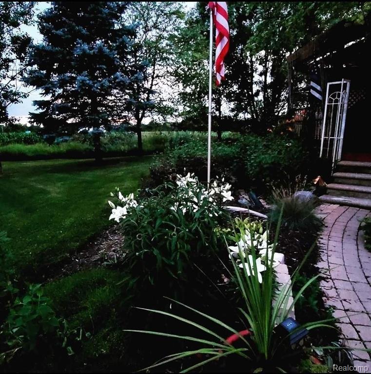 8106 West Allen Road Fowlerville, MI 48836 - Photo 4 of 20