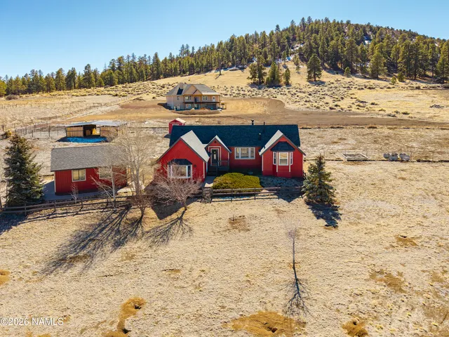 a view of outdoor space with city view