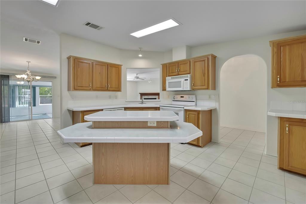 14992 Rialto Avenue Brooksville, FL 34613 - Photo 20 of 65 Gallery Image 20