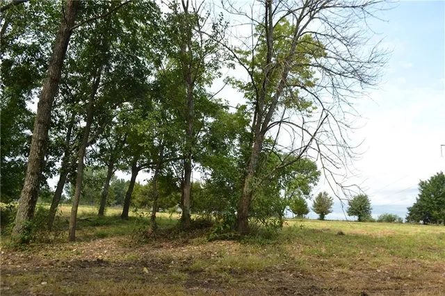 $130,000 | 319-th West 319-th W Old Kc Road Street, Paola, KS 66071