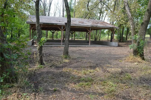 $130,000 | 319-th West 319-th W Old Kc Road Street, Paola, KS 66071