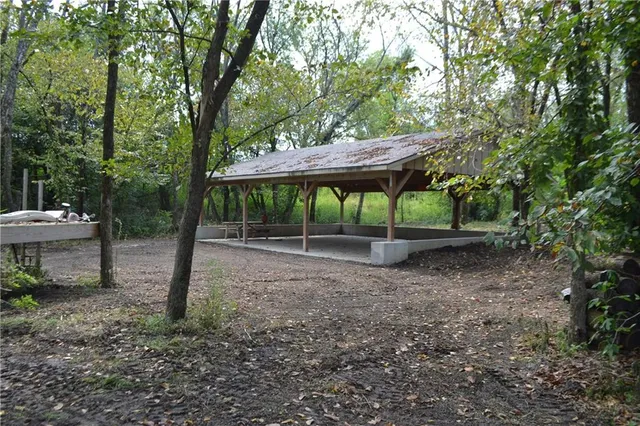 $130,000 | 319-th West 319-th W Old Kc Road Street, Paola, KS 66071