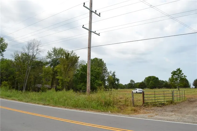 $130,000 | 319-th West 319-th W Old Kc Road Street, Paola, KS 66071