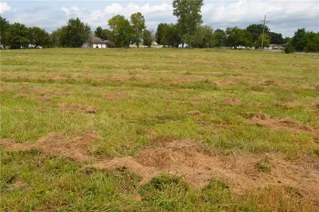 $130,000 | 319-th West 319-th W Old Kc Road Street, Paola, KS 66071