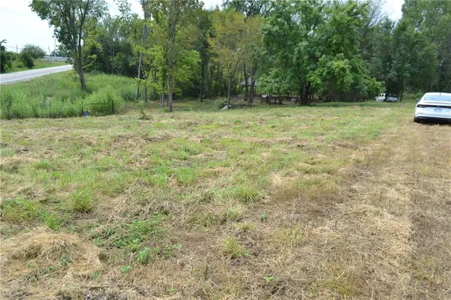 $130,000 | 319-th West 319-th W Old Kc Road Street, Paola, KS 66071