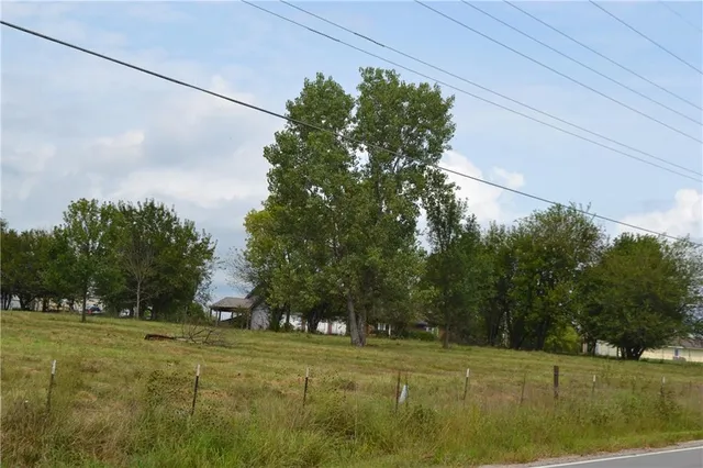 $130,000 | 319-th West 319-th W Old Kc Road Street, Paola, KS 66071